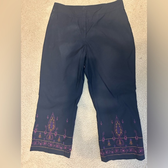 Worthington: Women size 14 capri wide lang black pants with decor on bottom - Picture 1 of 3